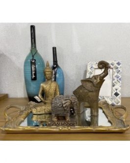 Escultura Mini elefante sobre base, manto no lombo e na cabeça desenhados em relevo