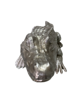 Objeto decorativo em formato de Crocodilo em resina na cor prata fosco