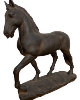 Escultura de Cavalo Rusty Horse, sobre base, em resina pintada de marrom