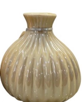 Mini Vaso Fat MK, em cerâmica com pintura auto brilho e desenho de vincos – Areia