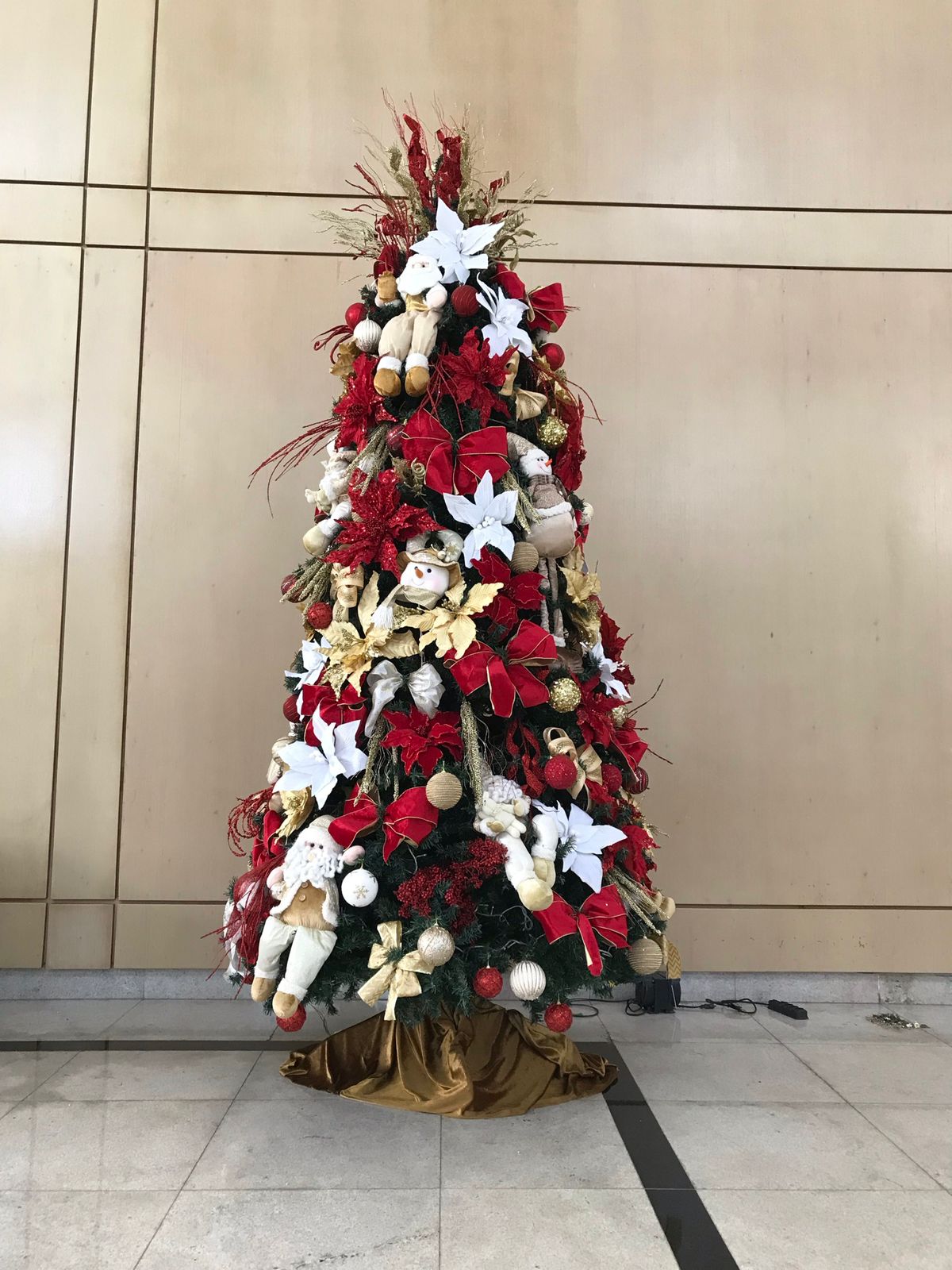 Você está visualizando atualmente Aluguel de árvore de Natal em Santo André: transforme a decoração com árvores surpreendentes!