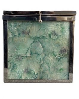 Caixa P Quadrada revestida de Madrepérola verde com tampa e bordas em metal prateado