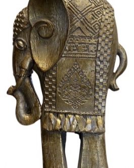 Escultura de Elefante, com manta no lombo, em resina com desenhos em relevo