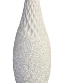 Vaso Long em cerâmica, na cor branca, com desenhos em relevo, parte de baixo arabesco e flores, parte de cima geométrico