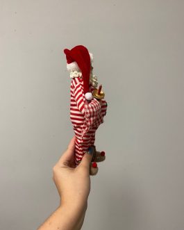 PAPAI NOEL EM PÉ DE PIJAMA